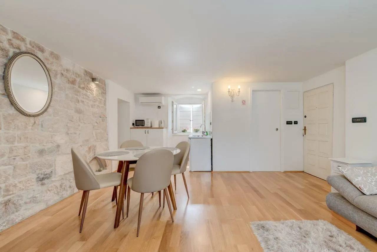 Apartment Aurum Templi Suites Split