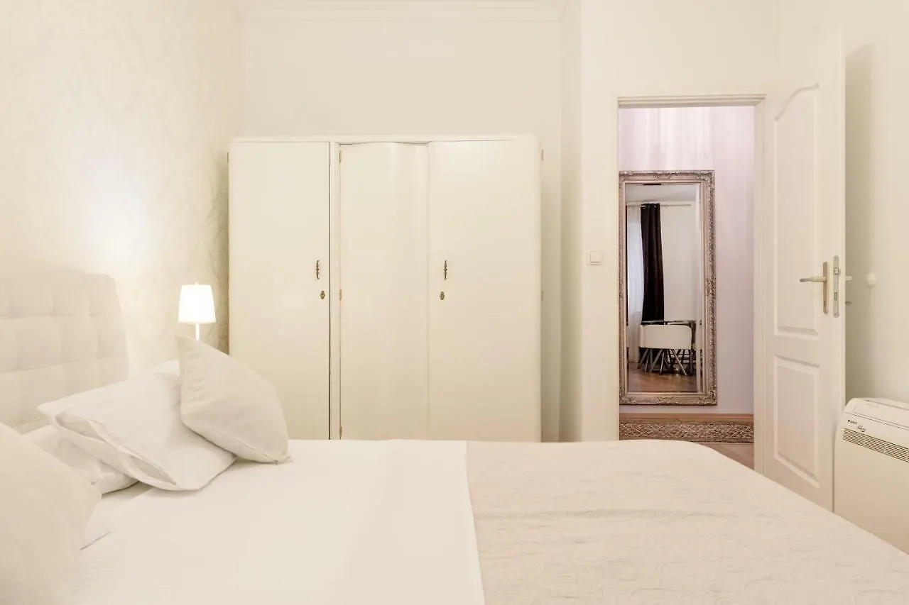 アパート Aurum Templi Suites スプリト